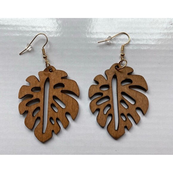 Earrings Wooden Boho Tropical  Lazer CutLightweight w/ Gold hook NWOT Versatile - Picture 1 of 6